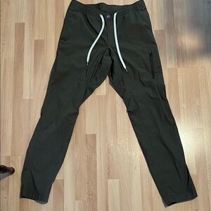 Vuori Men's Dark Green Joggers